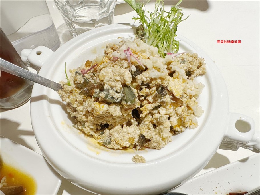 桃園。阿本家中正藝文店,純白色系簡約風,餐點選擇多、聚餐好去處 @雯雯的玩樂地圖