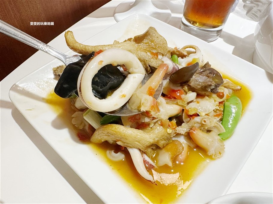 桃園。阿本家中正藝文店,純白色系簡約風,餐點選擇多、聚餐好去處 @雯雯的玩樂地圖