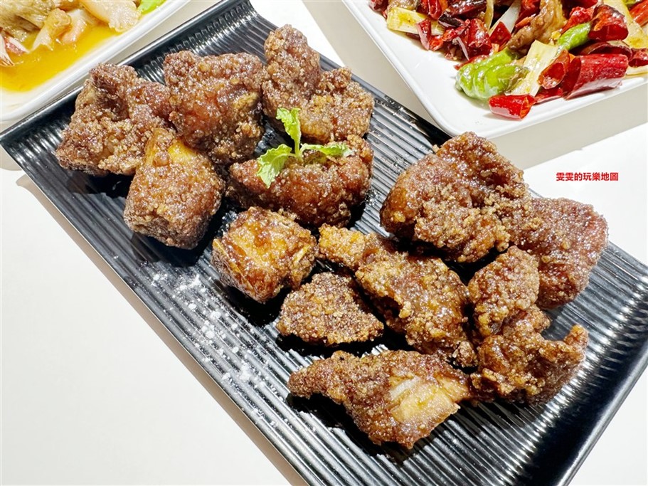桃園。阿本家中正藝文店,純白色系簡約風,餐點選擇多、聚餐好去處 @雯雯的玩樂地圖