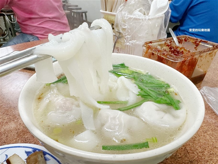 桃園觀音。小廚師小吃，一早6點就營業，在地人也推薦的傳統古早味的麵食 @雯雯的玩樂地圖