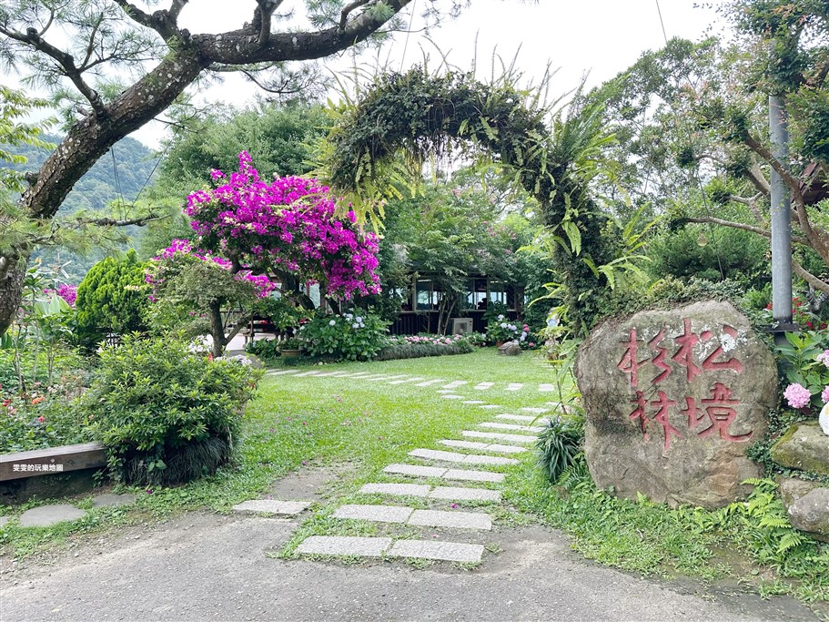 苗栗南庄。杉林松境休閒農場(繡球花花季),爆炸滿開的繡球花,隨便拍隨便美,好適合拍個人寫真集啊 @雯雯的玩樂地圖