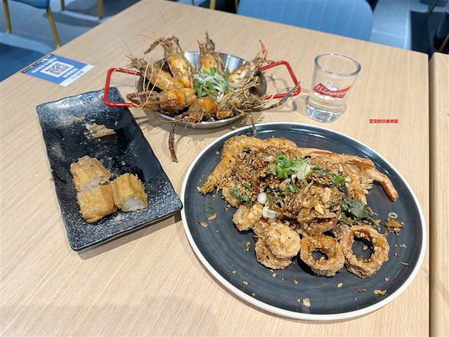 桃園中壢。貝蛤蛤海鮮餐酒館中央西店，主推各種海鮮、價格實惠，海鮮控的朋友真的不要錯過 @雯雯的玩樂地圖