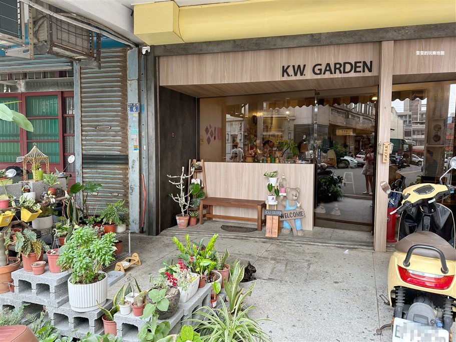 新竹湖口。K.W. GARDEN，鄰近湖口火車站的溫馨咖啡廳，提供自家烘焙咖啡、飲品及各式手作甜點 @雯雯的玩樂地圖