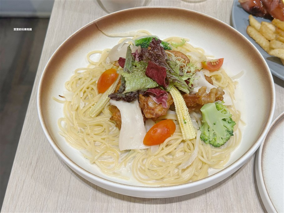 桃園中壢。一抹鹽一點糖，中原大學商圈新開幕，藏身巷子內的早午餐 @雯雯的玩樂地圖