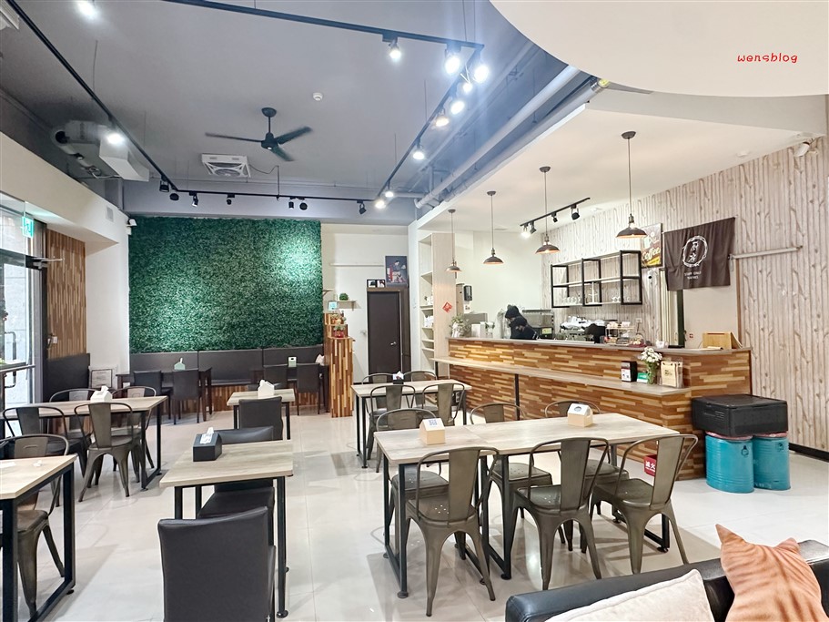桃園中壢。食厭世，內壢國中圍牆旁新開幕早午餐店 @雯雯的玩樂地圖