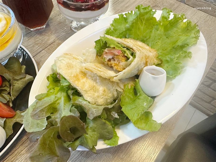 桃園中壢。食厭世，內壢國中圍牆旁新開幕早午餐店 @雯雯的玩樂地圖