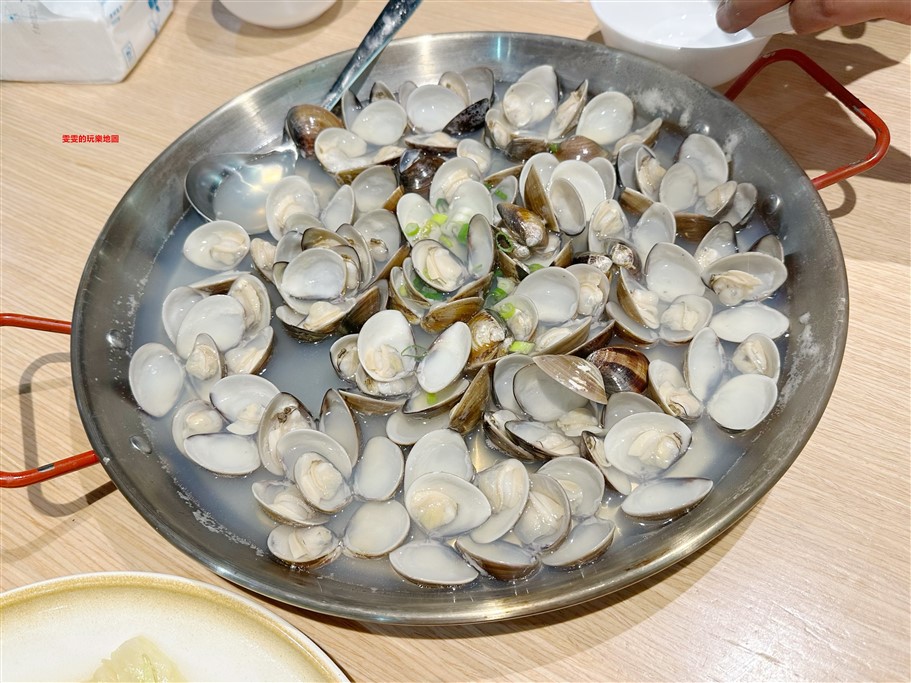 桃園中壢。貝蛤蛤海鮮餐酒館中央西店，主推各種海鮮、價格實惠，海鮮控的朋友真的不要錯過 @雯雯的玩樂地圖