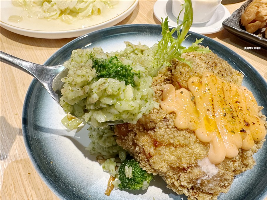 桃園中壢。貝蛤蛤海鮮餐酒館中央西店，主推各種海鮮、價格實惠，海鮮控的朋友真的不要錯過 @雯雯的玩樂地圖