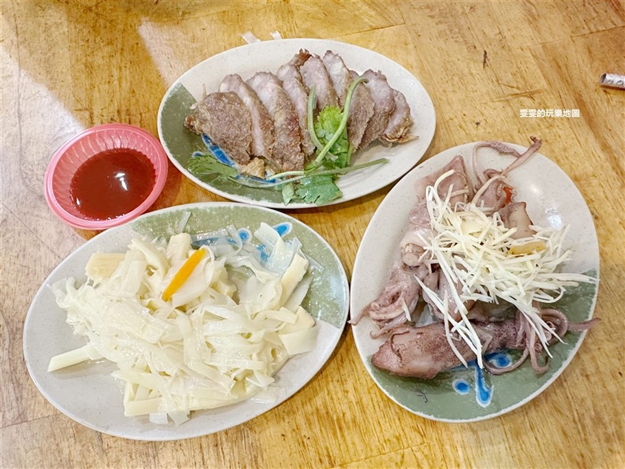 桃園中壢。邱記擔仔麵,深夜食堂,大份量麵食加多樣化小菜可選擇 @雯雯的玩樂地圖