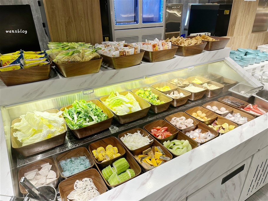桃園。金大鋤mini鍋物吃到飽藝文店，主打火鍋吃到飽與套餐式雙模式，全時段不分平假日，吃到飽只要$548元 @雯雯的玩樂地圖