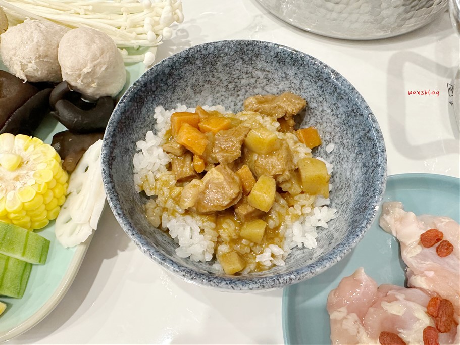 桃園。金大鋤mini鍋物吃到飽藝文店，主打火鍋吃到飽與套餐式雙模式，全時段不分平假日，吃到飽只要$548元 @雯雯的玩樂地圖