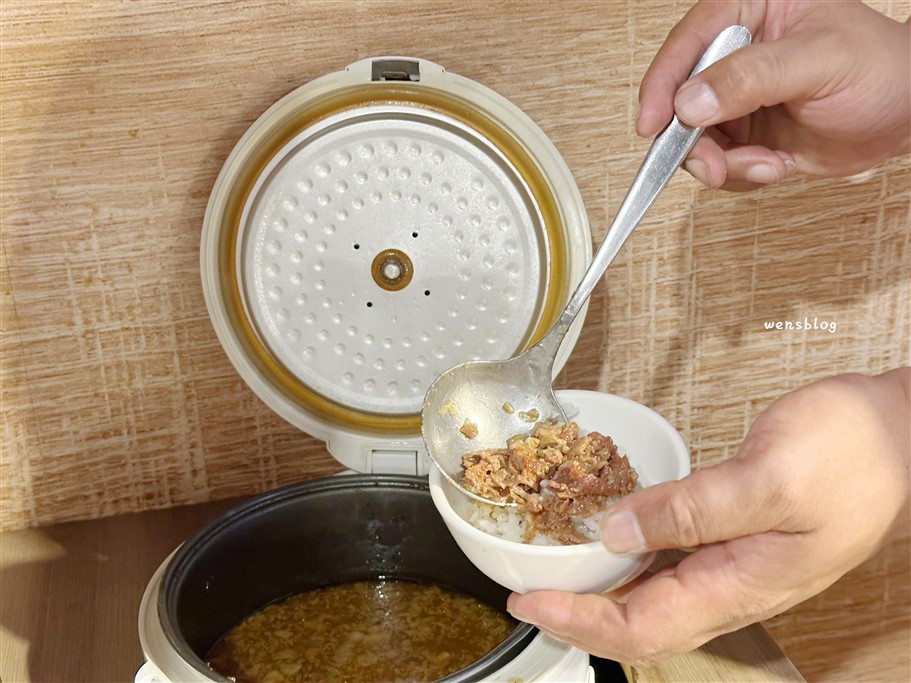 新北淡水。肉多多火鍋淡水中正店，吃火鍋就能坐擁淡水河美景，自助吧268元起，套餐349元起，即享豐富的自助吧吃到飽 @雯雯的玩樂地圖