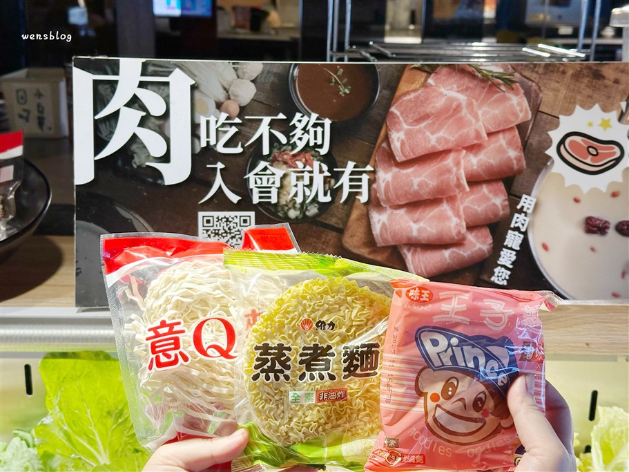 新北淡水。肉多多火鍋淡水中正店，吃火鍋就能坐擁淡水河美景，自助吧268元起，套餐349元起，即享豐富的自助吧吃到飽 @雯雯的玩樂地圖