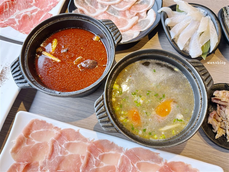 新北淡水。肉多多火鍋淡水中正店，吃火鍋就能坐擁淡水河美景，自助吧268元起，套餐349元起，即享豐富的自助吧吃到飽 @雯雯的玩樂地圖