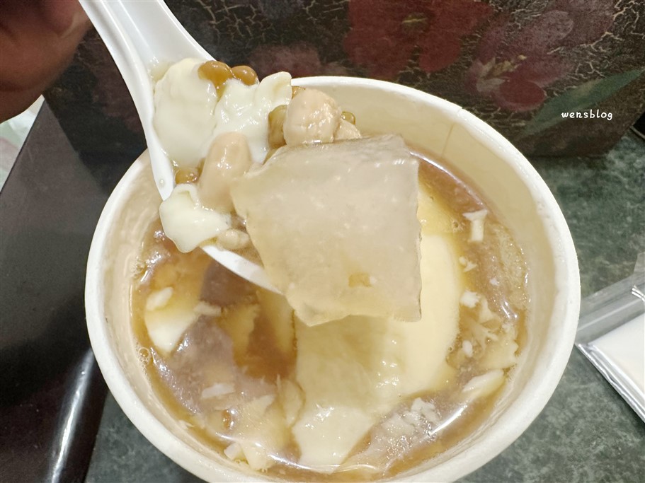 桃園大溪。大溪賴祖傳豆花，一賣超過60年，排隊人潮從沒少過 @雯雯的玩樂地圖