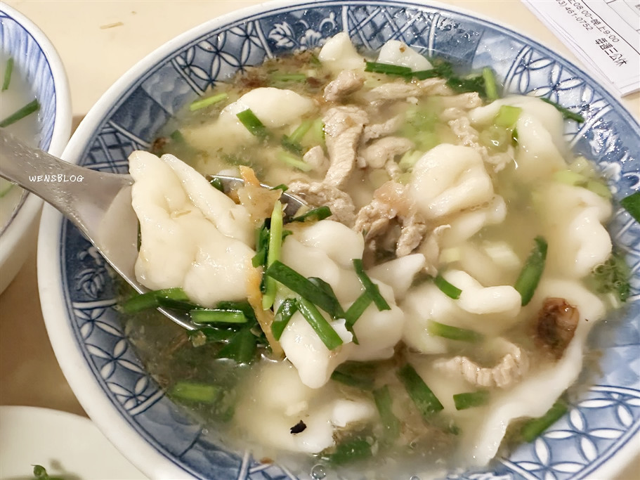 桃園中壢。古早味新街龍湯圓，藏身在新街廟前廣場內的老店，飽滿大顆餡料多 @雯雯的玩樂地圖