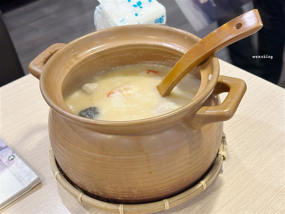 桃園。品香殿潮州砂鍋粥，曾被各大電視台相繼報導介紹，主打海鮮砂鍋粥 @雯雯的玩樂地圖
