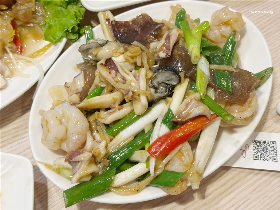桃園。品香殿潮州砂鍋粥，曾被各大電視台相繼報導介紹，主打海鮮砂鍋粥 @雯雯的玩樂地圖