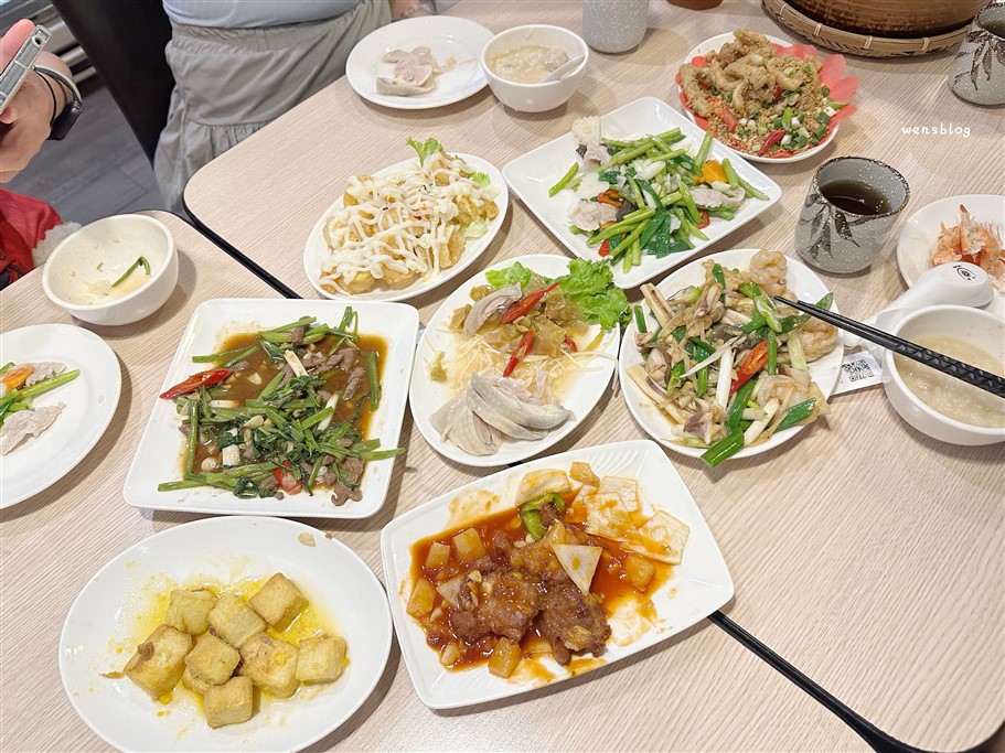 桃園。品香殿潮州砂鍋粥，曾被各大電視台相繼報導介紹，主打海鮮砂鍋粥 @雯雯的玩樂地圖