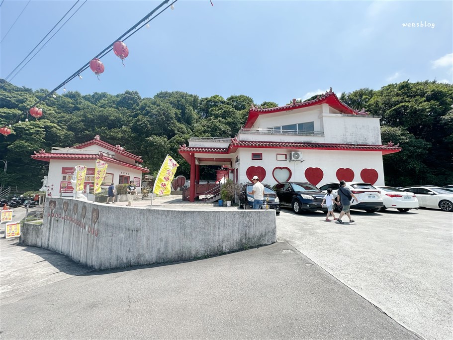 新北萬里。萬里情月老廟，隱藏山林間的唯美浪漫月老廟，不僅造型獨特可愛據說還特別靈驗 @雯雯的玩樂地圖