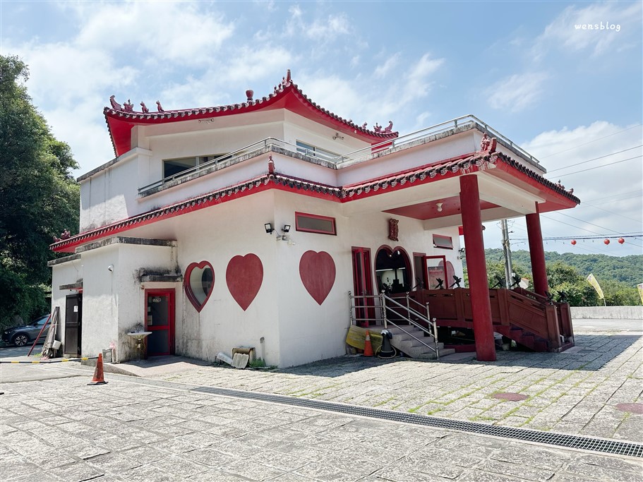 新北萬里。萬里情月老廟，隱藏山林間的唯美浪漫月老廟，不僅造型獨特可愛據說還特別靈驗 @雯雯的玩樂地圖