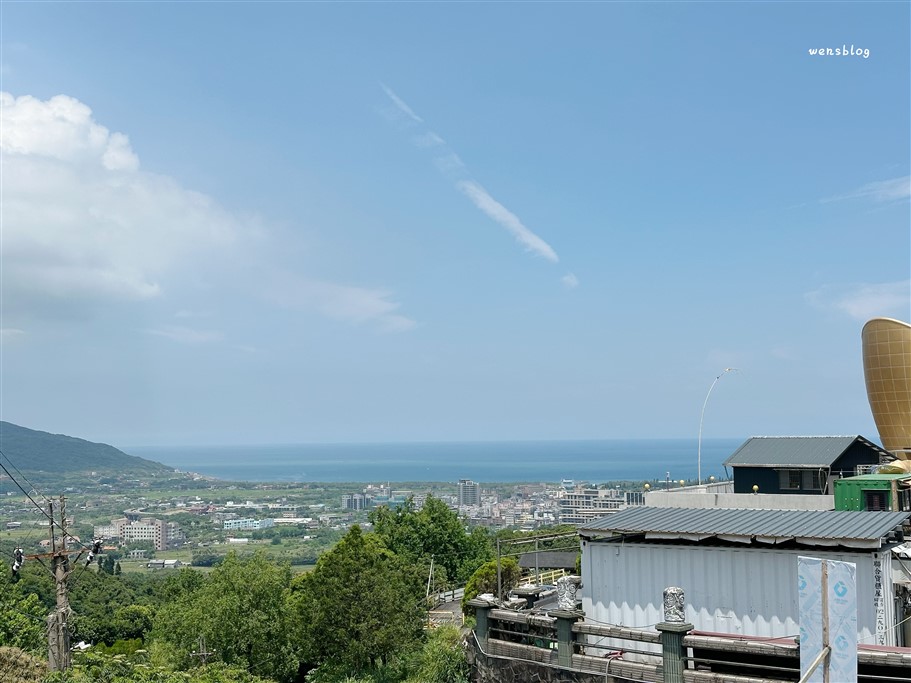 新北萬里。萬里情月老廟，隱藏山林間的唯美浪漫月老廟，不僅造型獨特可愛據說還特別靈驗 @雯雯的玩樂地圖