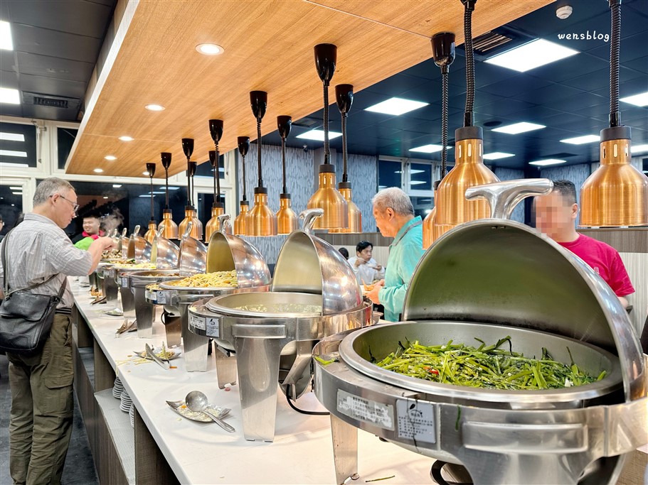 桃園。饗厚牛排桃園店，選擇豐富多元，多達50種以上的自助吧，不分平假日399元吃到飽 @雯雯的玩樂地圖