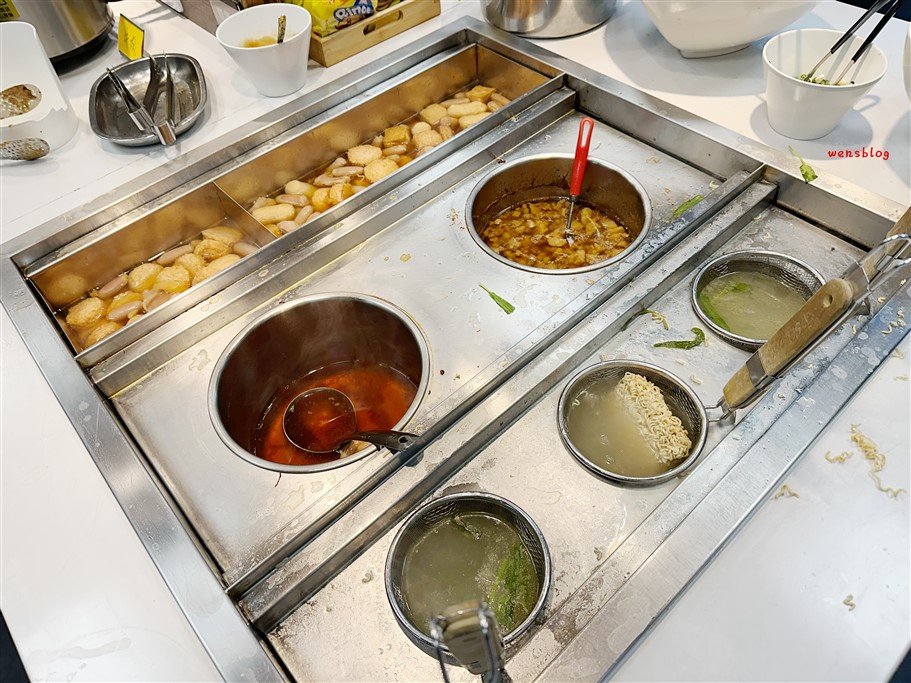 桃園。饗厚牛排桃園店，選擇豐富多元，多達50種以上的自助吧，不分平假日399元吃到飽 @雯雯的玩樂地圖