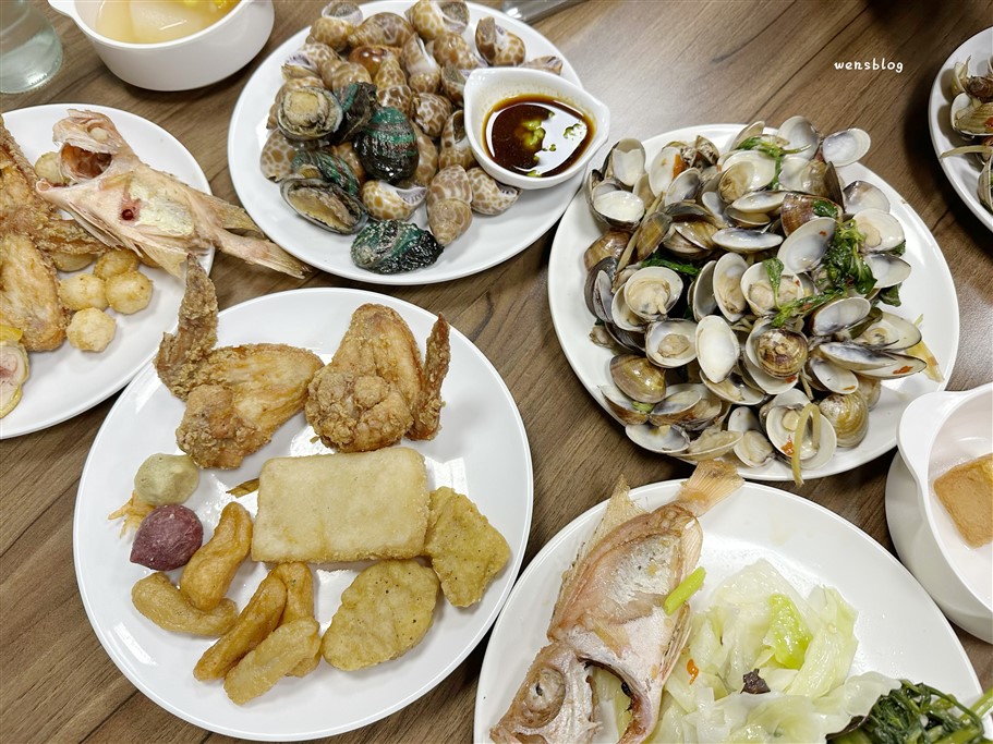 桃園。饗厚牛排桃園店，選擇豐富多元，多達50種以上的自助吧，不分平假日399元吃到飽 @雯雯的玩樂地圖