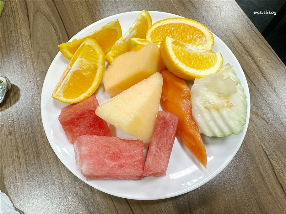 桃園。饗厚牛排桃園店，選擇豐富多元，多達50種以上的自助吧，不分平假日399元吃到飽 @雯雯的玩樂地圖