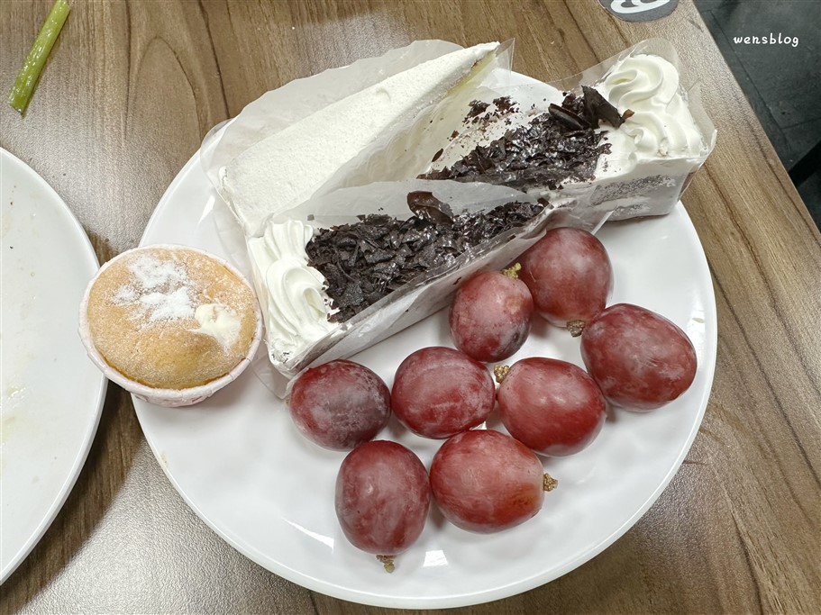 桃園。饗厚牛排桃園店，選擇豐富多元，多達50種以上的自助吧，不分平假日399元吃到飽 @雯雯的玩樂地圖