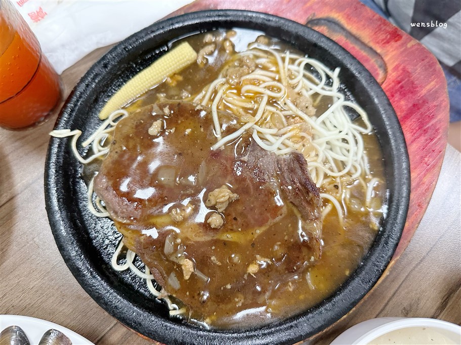 桃園。饗厚牛排桃園店，選擇豐富多元，多達50種以上的自助吧，不分平假日399元吃到飽 @雯雯的玩樂地圖