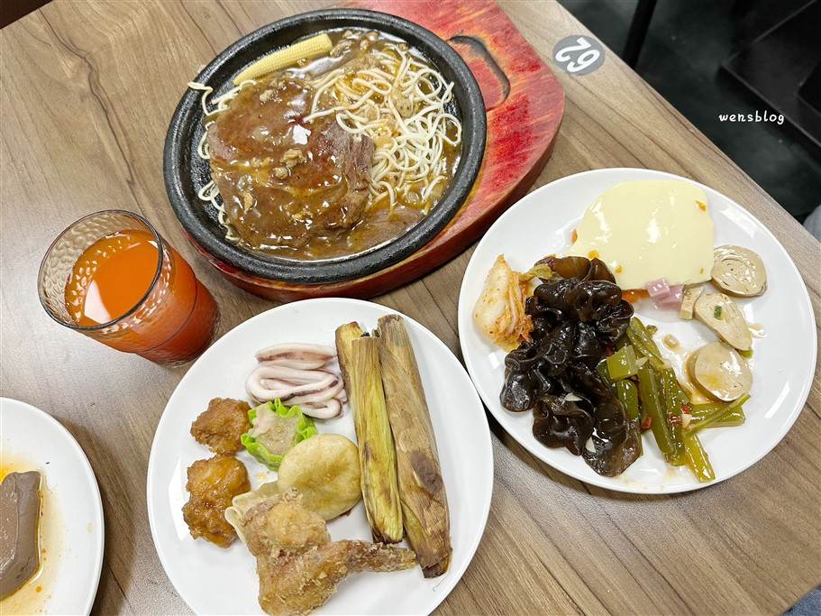 桃園。饗厚牛排桃園店，選擇豐富多元，多達50種以上的自助吧，不分平假日399元吃到飽 @雯雯的玩樂地圖