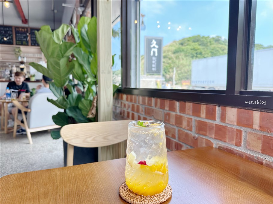 新北石門。久門海景咖啡，北海岸線上新開幕坐擁海景第一排的海景咖啡廳 @雯雯的玩樂地圖