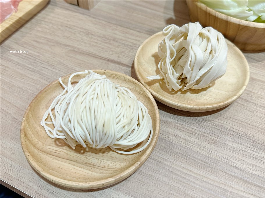桃園八德。淡路島天然撈生麵，宛如一蘭拉麵版的個人火鍋 @雯雯的玩樂地圖
