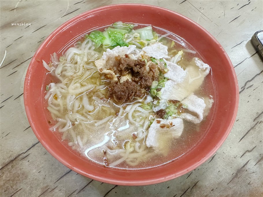 花蓮吉安。慶豐麵店，在地經營多年人潮不斷的麵店，小菜比麵食更讓人印象深刻 @雯雯的玩樂地圖