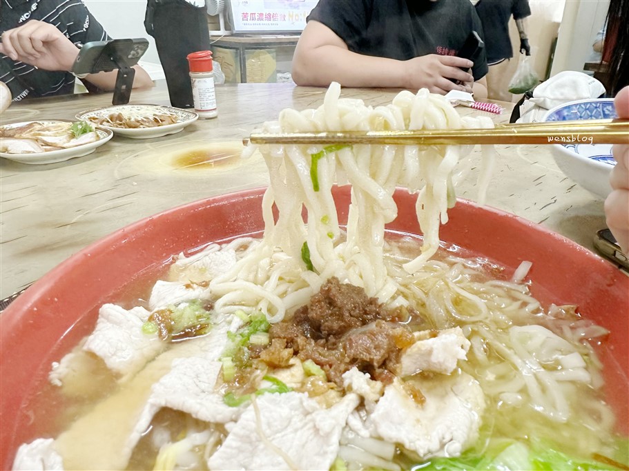花蓮吉安。慶豐麵店，在地經營多年人潮不斷的麵店，小菜比麵食更讓人印象深刻 @雯雯的玩樂地圖