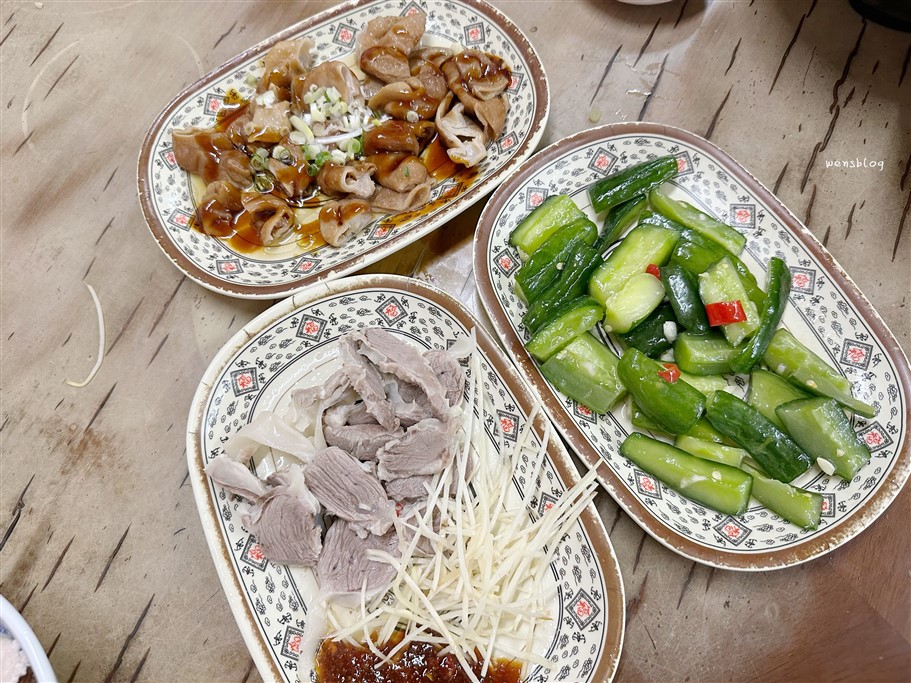 花蓮吉安。慶豐麵店，在地經營多年人潮不斷的麵店，小菜比麵食更讓人印象深刻 @雯雯的玩樂地圖