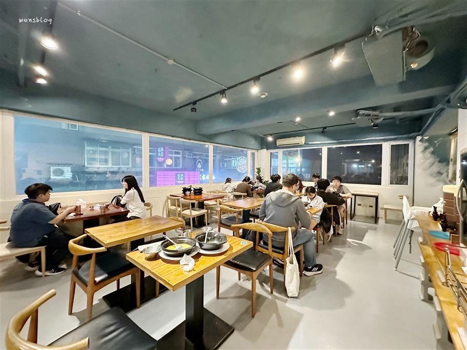 桃園中壢。春潮商社，中原柏德廣場前，隱身在2樓處的小火鍋 @雯雯的玩樂地圖