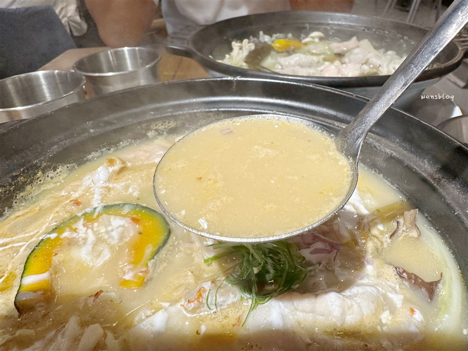 桃園中壢。春潮商社，中原柏德廣場前，隱身在2樓處的小火鍋 @雯雯的玩樂地圖