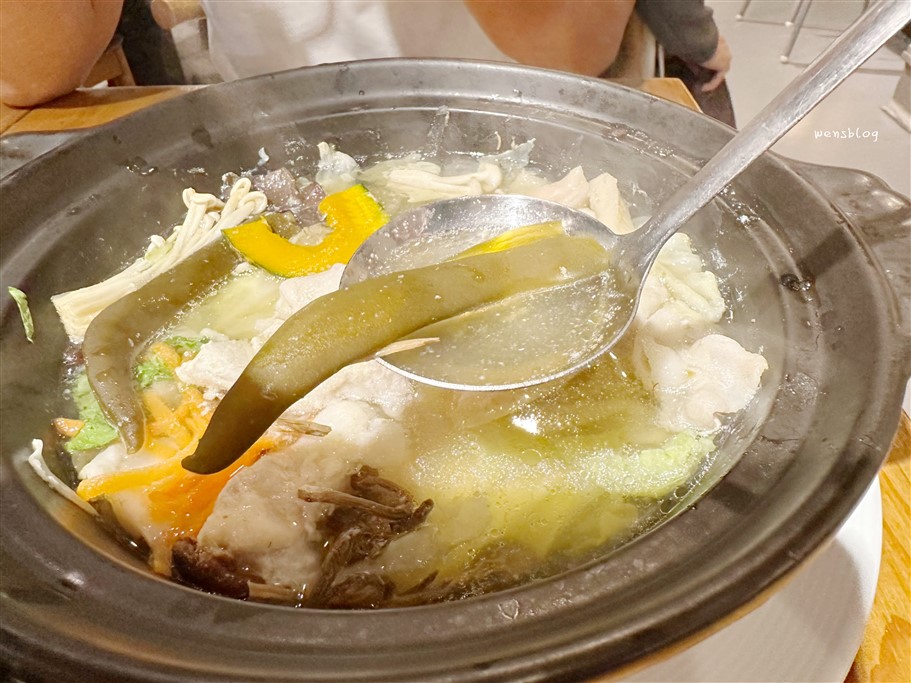 桃園中壢。春潮商社，中原柏德廣場前，隱身在2樓處的小火鍋 @雯雯的玩樂地圖