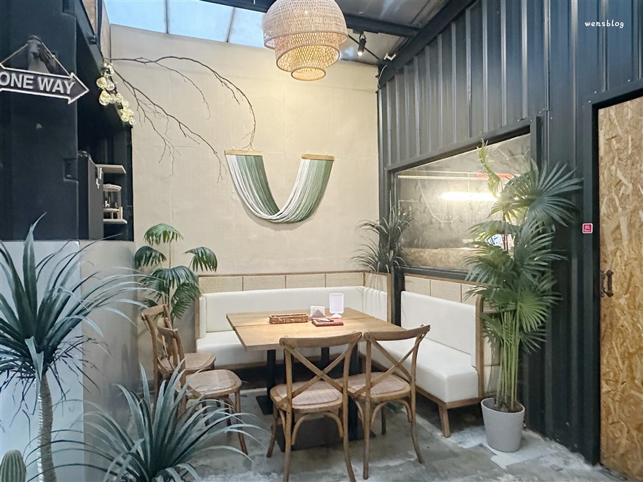 桃園中壢。泰嶼Thai-island Bistro餐酒館泰式料理，鄰近中原大學，近期新開幕超美、氣氛超好餐酒館 @雯雯的玩樂地圖