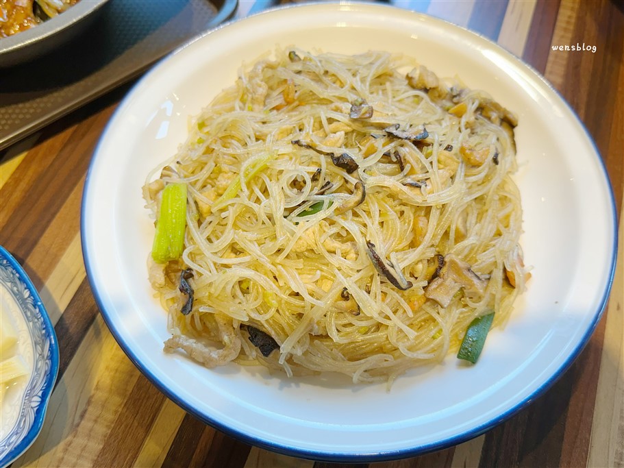新竹。幸福客家麵食館，販售在地傳統的客家美食，菜色多元，還有提供仙草茶及客家甜湯免費喝 @雯雯的玩樂地圖