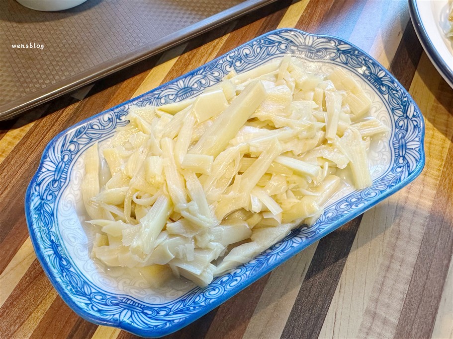 新竹。幸福客家麵食館，販售在地傳統的客家美食，菜色多元，還有提供仙草茶及客家甜湯免費喝 @雯雯的玩樂地圖