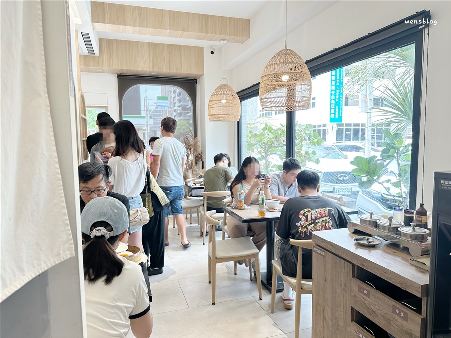 新竹竹北。唐草園精緻麵食，台灣米其林2025必比登推薦，蒸餃、粉蒸排骨都是招牌必點 @雯雯的玩樂地圖