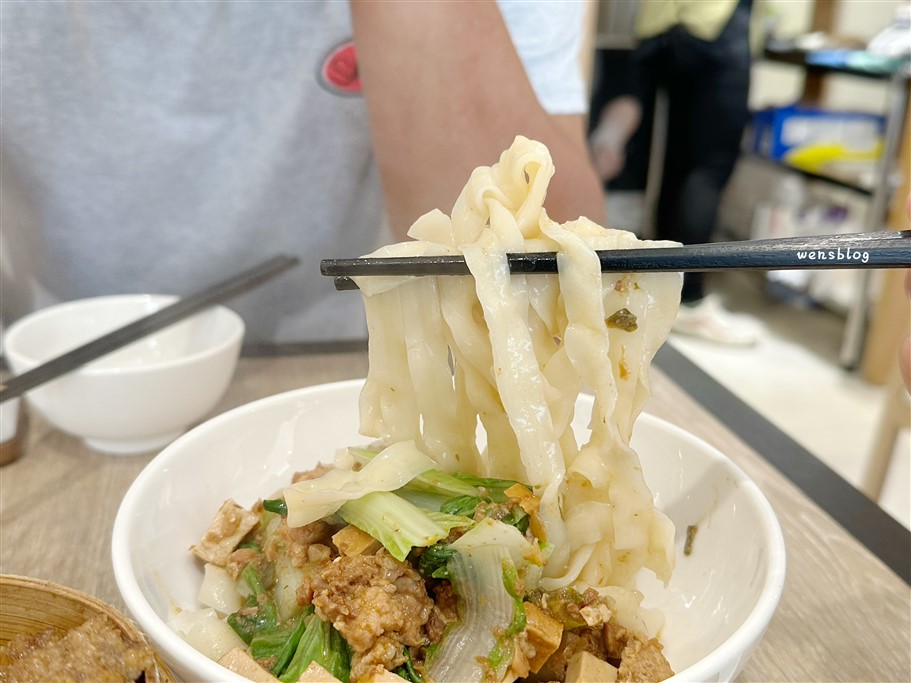 新竹竹北。唐草園精緻麵食，台灣米其林2025必比登推薦，蒸餃、粉蒸排骨都是招牌必點 @雯雯的玩樂地圖