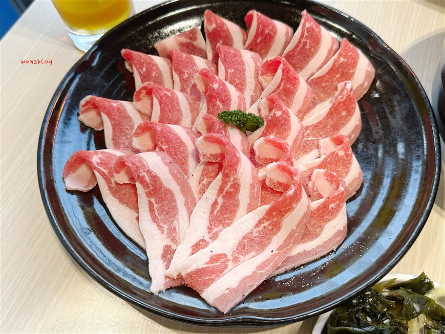 桃園。燒桶子韓食料理烤肉桃園統領店，主打韓式烤肉及豐富多樣的經典料理 @雯雯的玩樂地圖