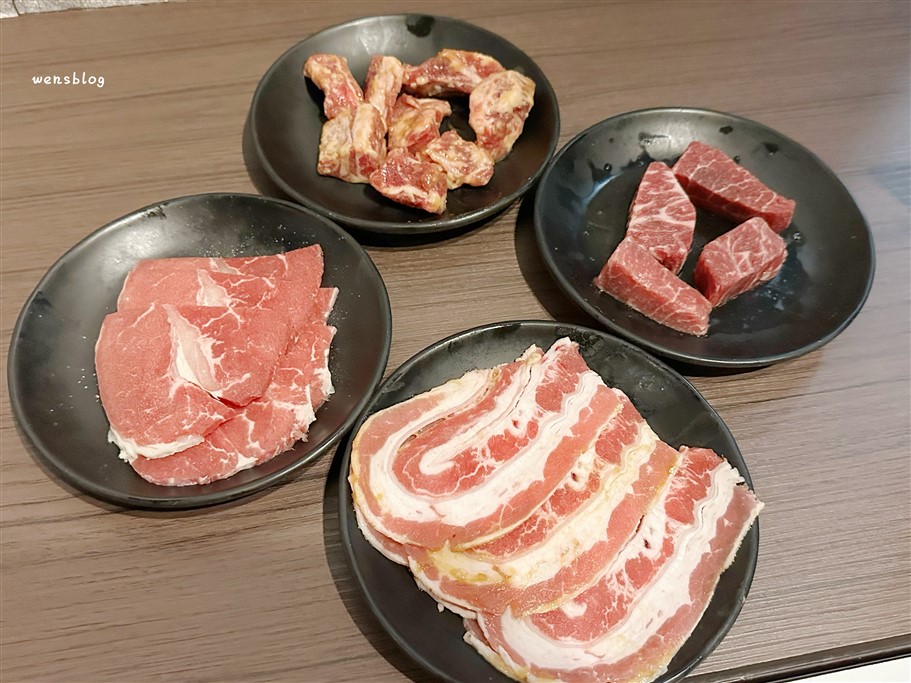桃園平鎮。炙高無上炭火燒肉中壢店，燒肉吃到飽，739元起不收服務費 @雯雯的玩樂地圖