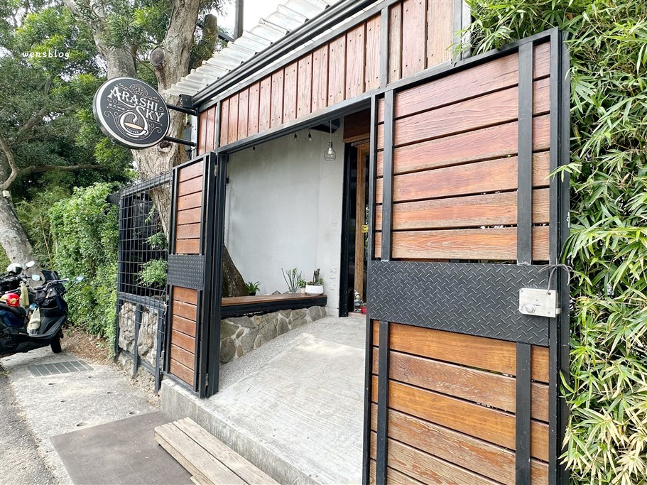 新北八里。嵐天咖啡館，擁有遠眺台北港的絕佳視野，山海景色一次滿足 @雯雯的玩樂地圖