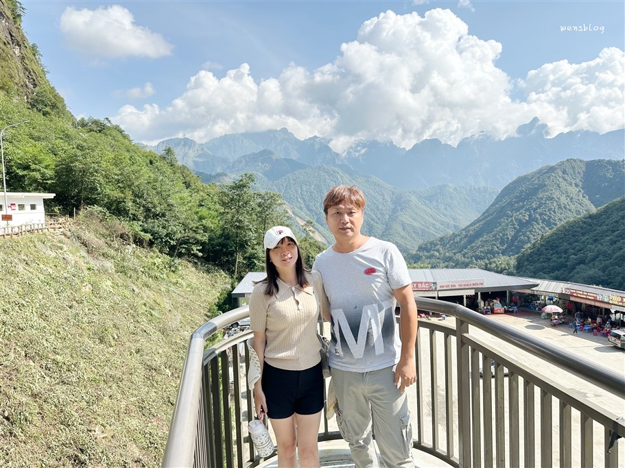 越南旅遊。北越景點龍雲玻璃天空步道，宛如漫步雲端，壯闊美景完全360度無死角的一覽無遺 @雯雯的玩樂地圖